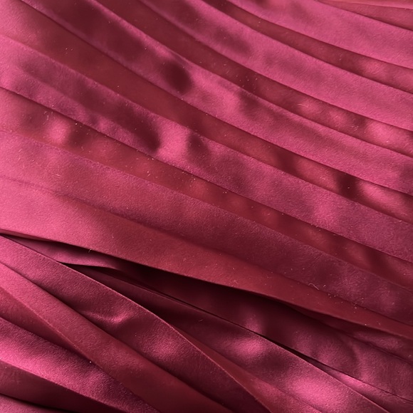 NWT Elegant deep wine Pleated Skirt midi mid length - Picture 2 of 4